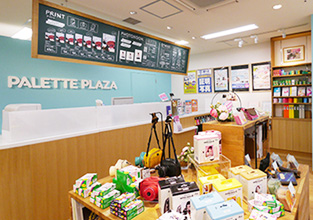 パレットプラザ店舗の受付カウンター